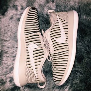 Nike Roshe Two Flyknit Line Size 8.5